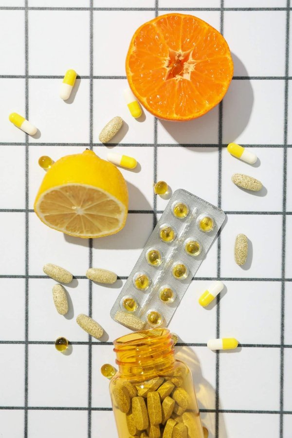 Quelle est l'importance de la vitamine B12 chez les femmes végétariennes et comment l'obtenir naturellement?