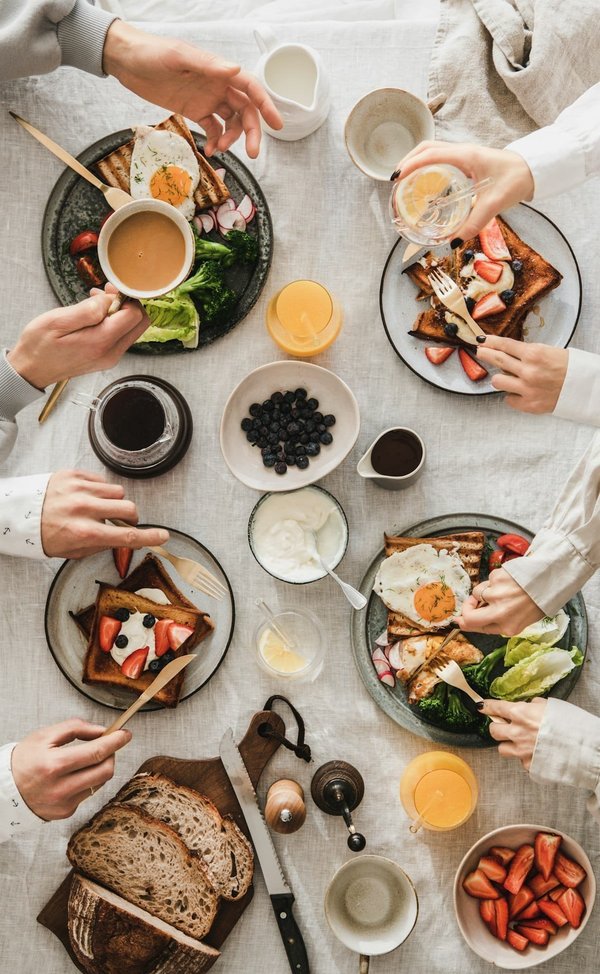 Comment organiser un brunch chic et sain pour ses amis?