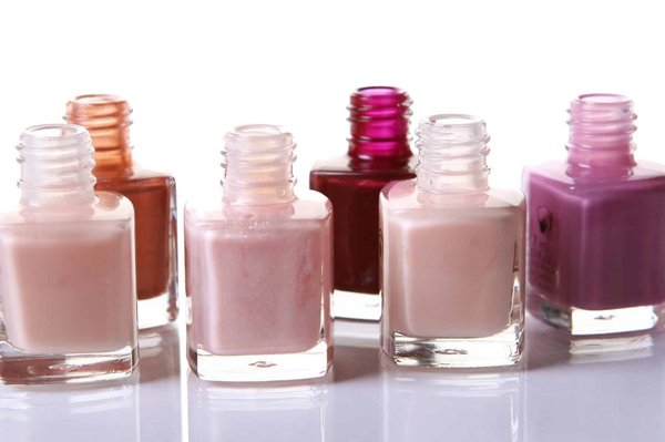 Quels conseils pour associer des bijoux en perles à des tenues casual?