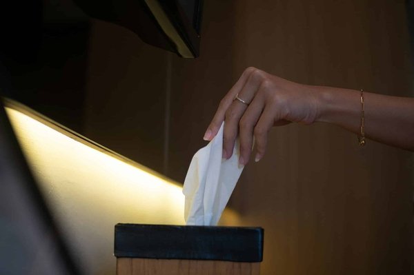 Quels types de tissus privilégier pour des tenues de bureau confortables en été?