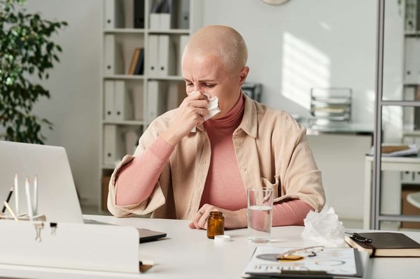 Quels sont les meilleurs compléments alimentaires pour soutenir la santé des cheveux et des ongles chez les femmes?