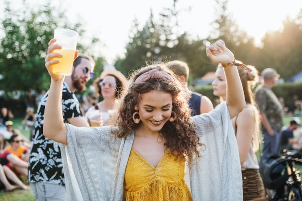 Quelles astuces pour choisir des robes longues pour un festival de musique?