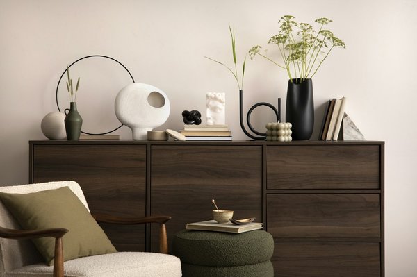 Quelles astuces pour choisir des boucles d'oreilles pendantes pour un visage allongé?