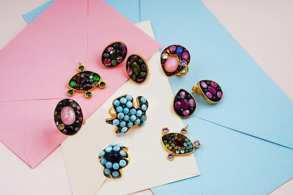 Quels types de bijoux en turquoise mettre en valeur sur une tenue estivale?