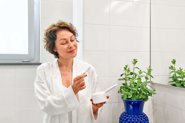 Comment hydrater naturellement une peau ultra-sensible sans provoquer d'irritations?