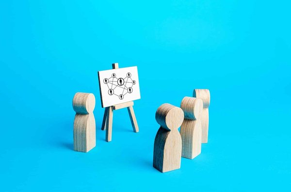 Comment choisir des tenues de travail qui passent facilement au look de soirée?