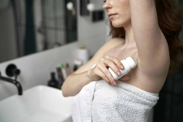 Comment éviter la transpiration excessive du visage lors d'une soirée habillée?