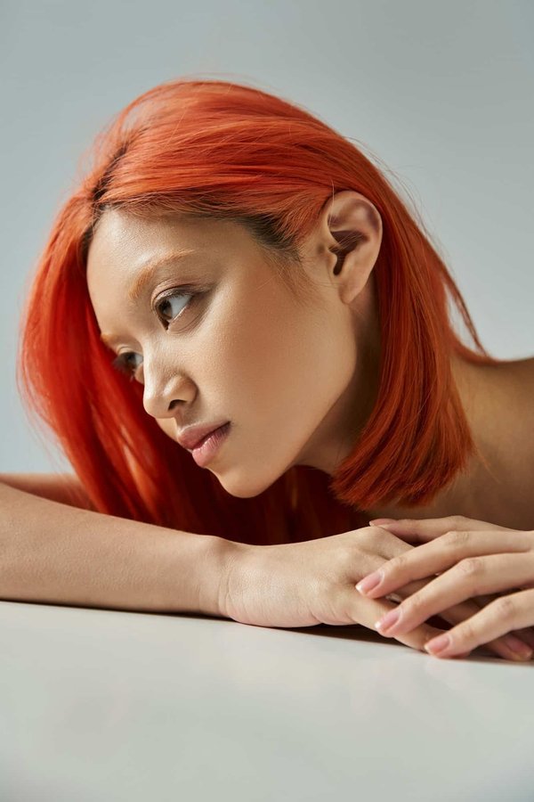 Comment porter des bijoux en or rose pour une touche sophistiquée?