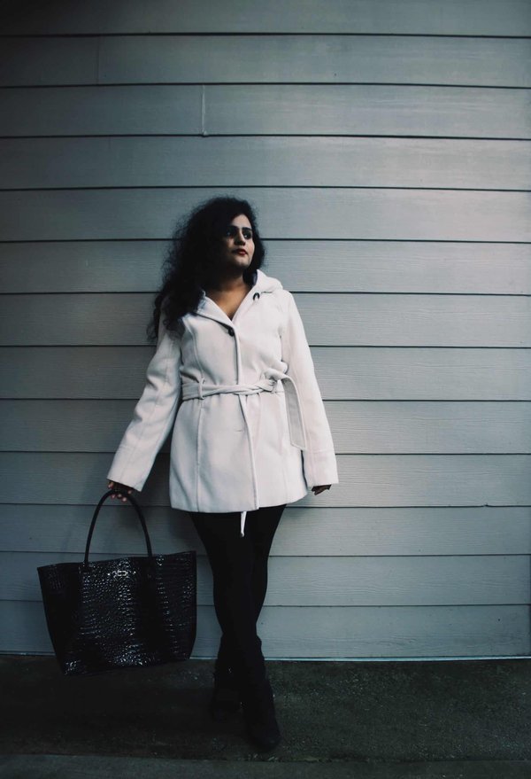 Quelle est la meilleure façon d'incorporer des touches de fourrure synthétique dans une tenue de luxe?