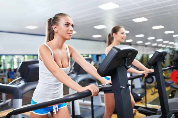 Comment combiner des exercices de Pilates et de cardio pour une routine complète?