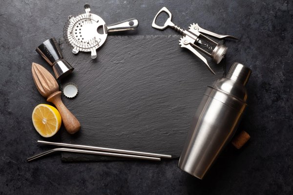 Comment sélectionner des robes adaptées pour un cocktail d'entreprise sans être trop formelle?