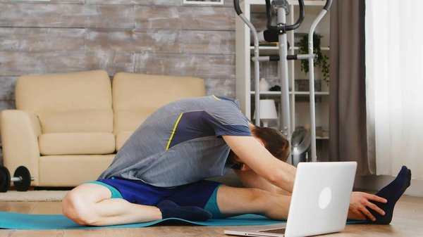 Quelle routine de stretching matinale recommander pour les femmes travaillant en bureau toute la journée?