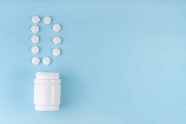 Quelles sont les conséquences d'une carence en vitamine D sur la santé osseuse des femmes et comment y remédier?