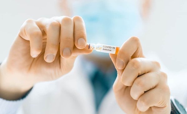 Quelle routine de soins pour prévenir et atténuer les premières rides sur une peau sensible?