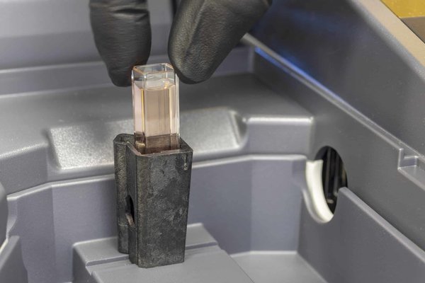 Quels secrets pour associer des couleurs vives dans une tenue tout en restant élégante?