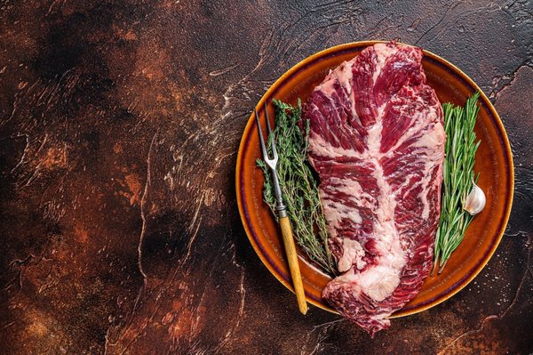 Quels soins naturels adopter pour renforcer des ongles fragiles et dédoublés?