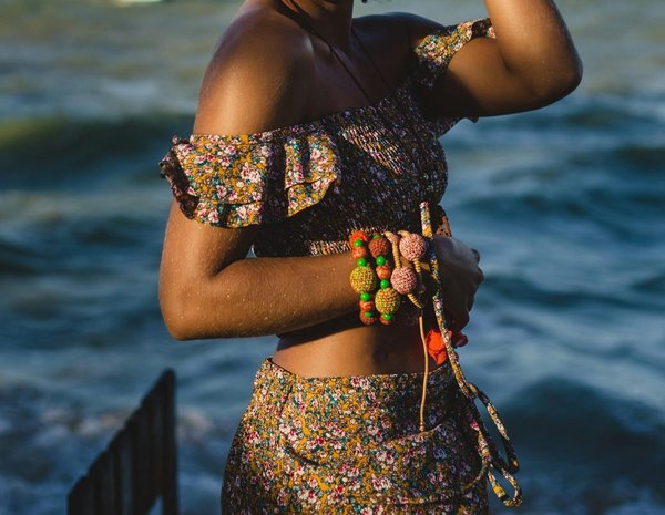 Quels types de bracelets sont idéaux pour une tenue de plage chic?