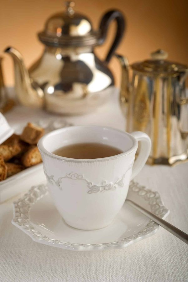 Quels sont les bienfaits du thé vert pour la peau et comment l'utiliser dans des soins maison ?